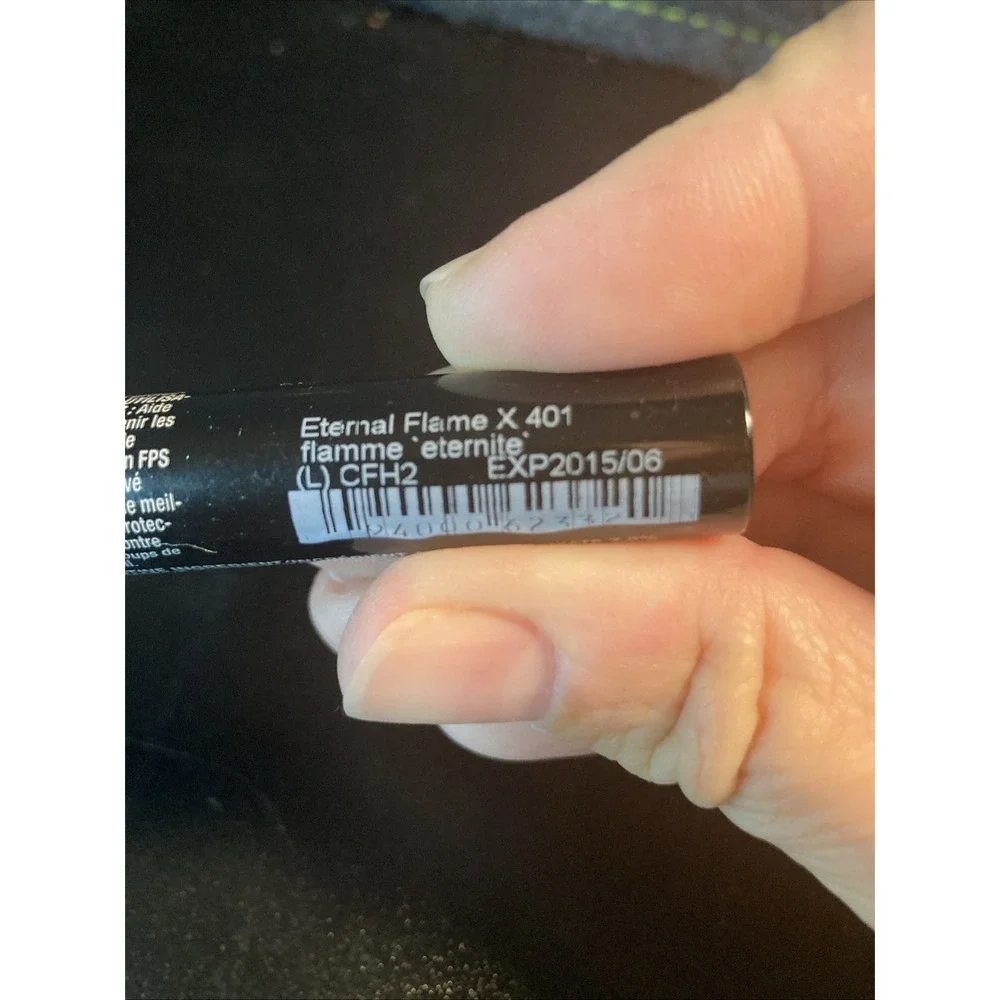 AVON Extra Lasting lipstick lip color -  Eternal Flame X‎ 401
